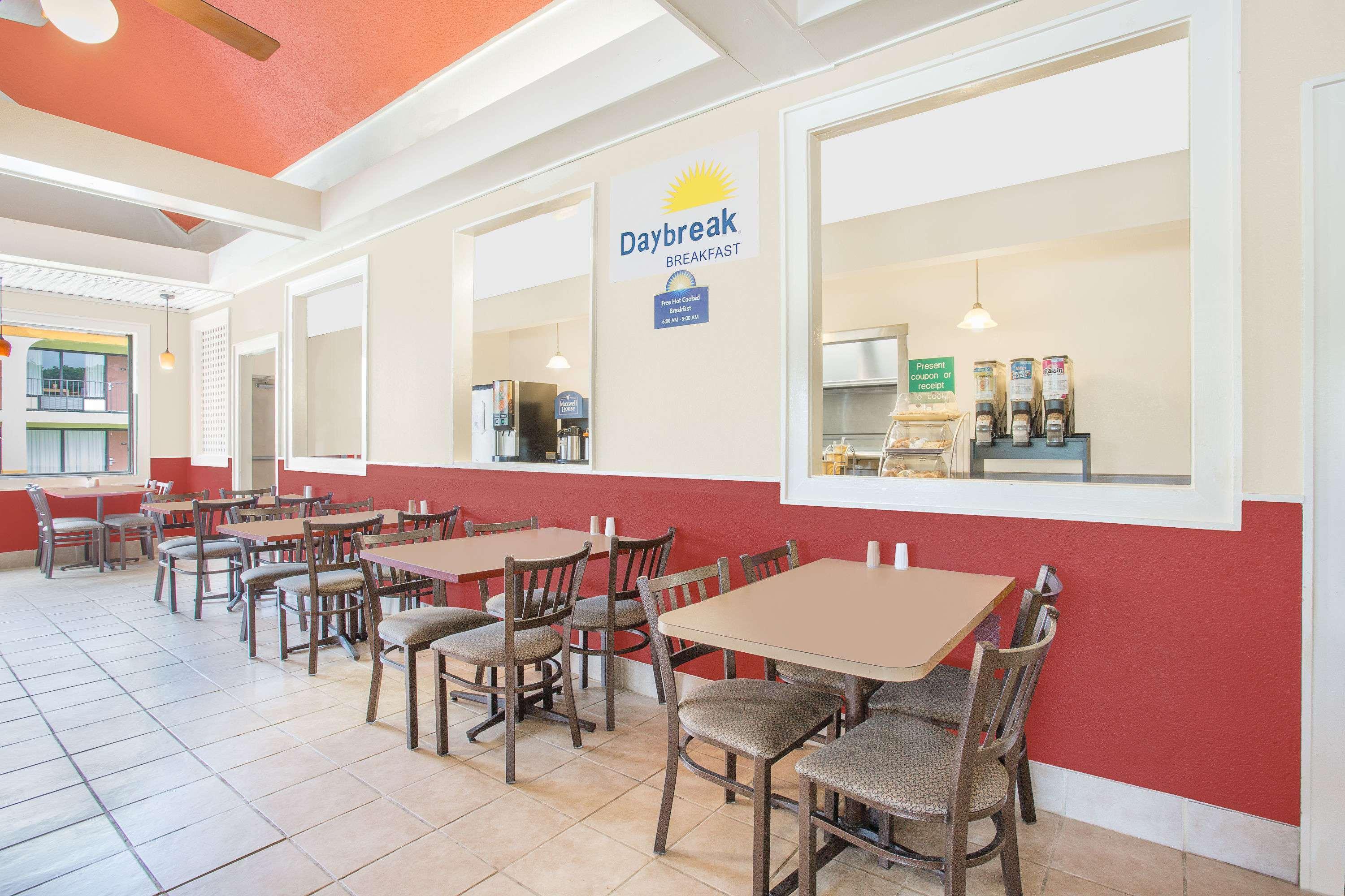 Days Inn By Wyndham Ruther Glen Kings Dominion Area Extérieur photo