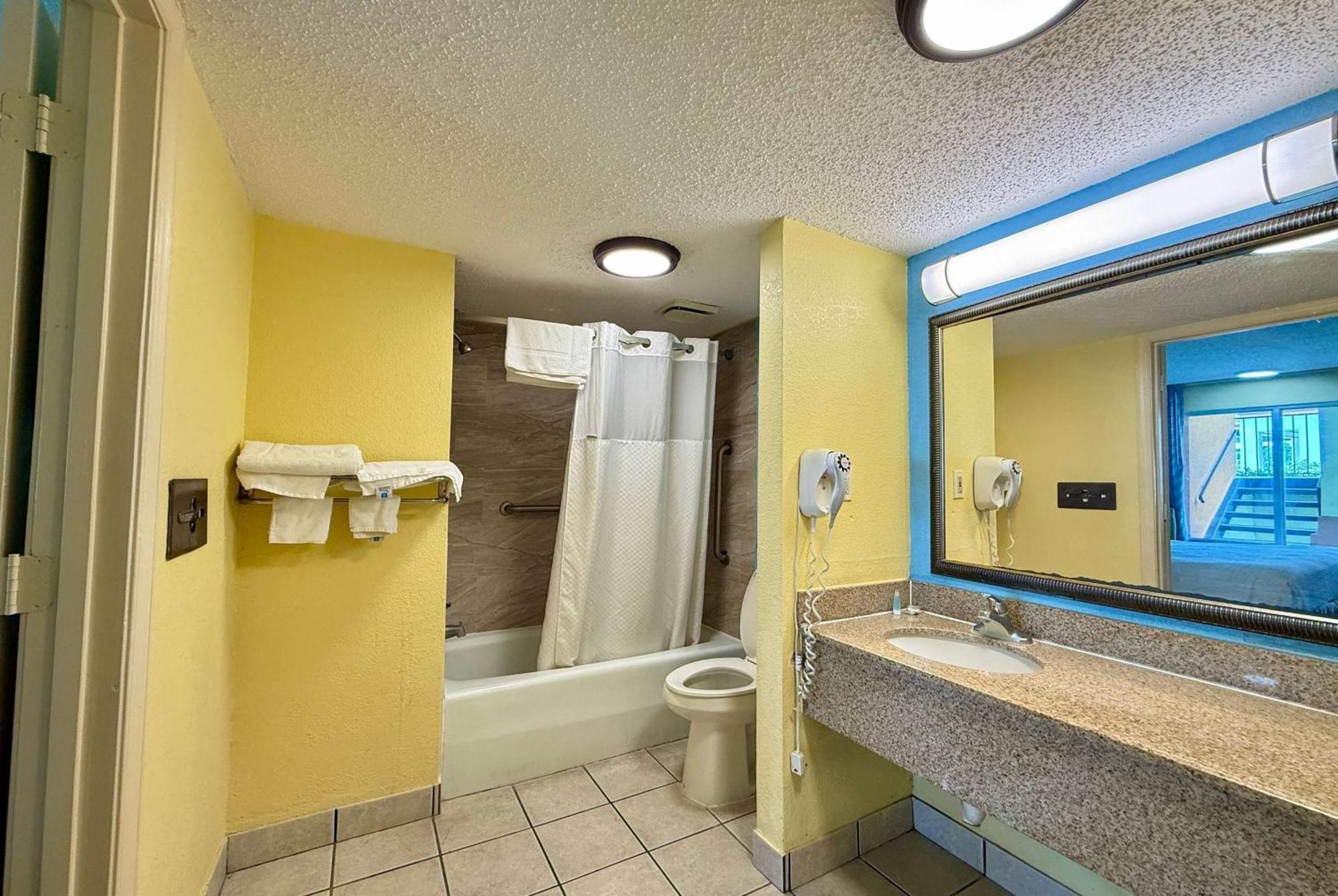 Days Inn By Wyndham Ruther Glen Kings Dominion Area Extérieur photo