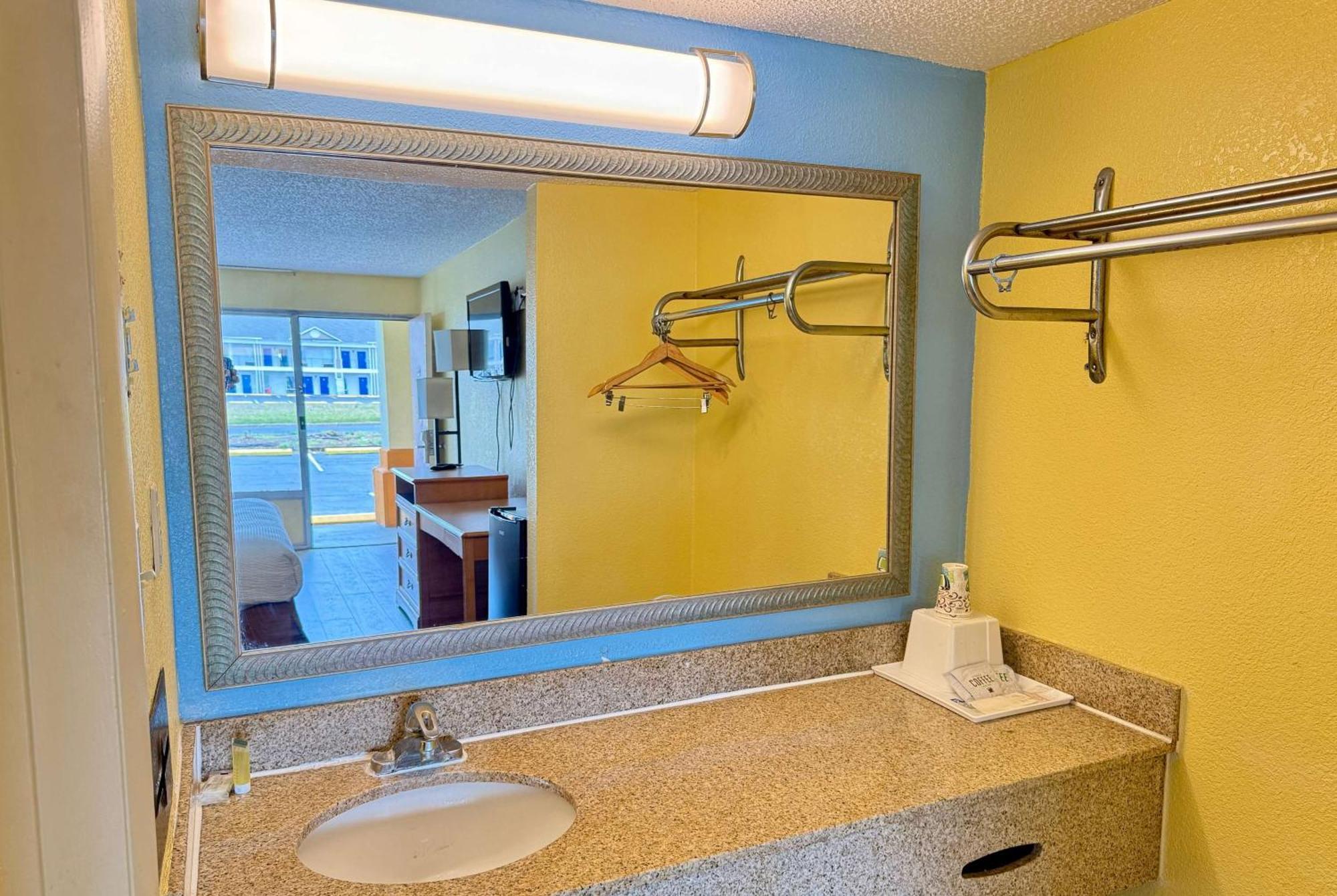 Days Inn By Wyndham Ruther Glen Kings Dominion Area Extérieur photo