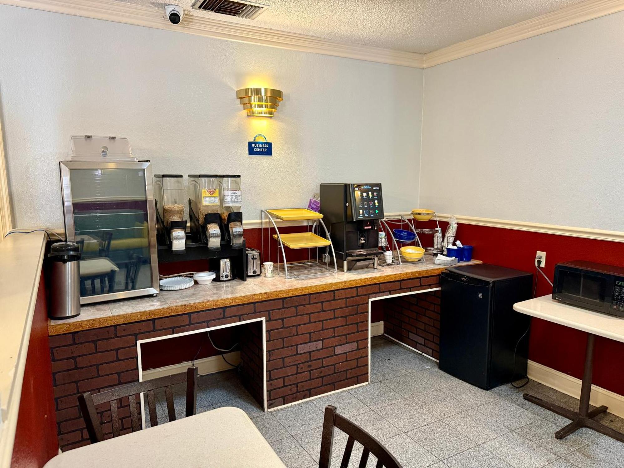 Days Inn By Wyndham Ruther Glen Kings Dominion Area Extérieur photo